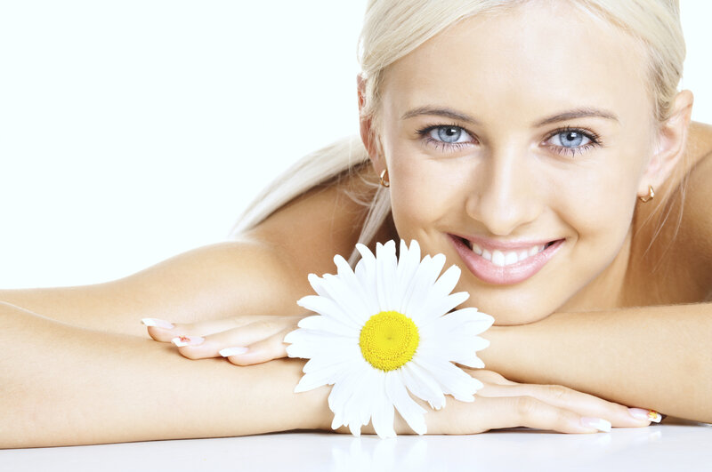 Woman with Daisy Flower — White
