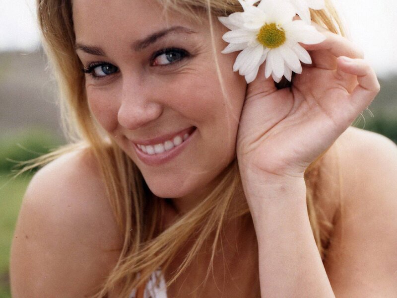 woman with daisy in hair