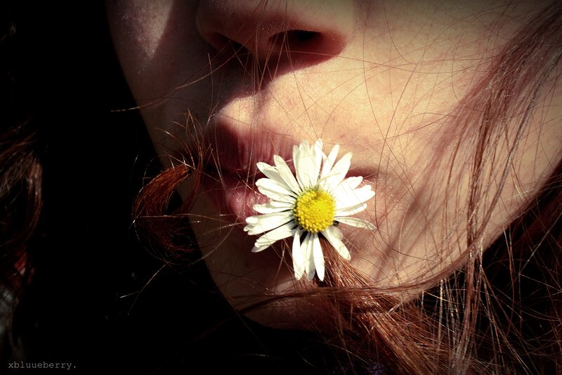 Woman with Daisy — White