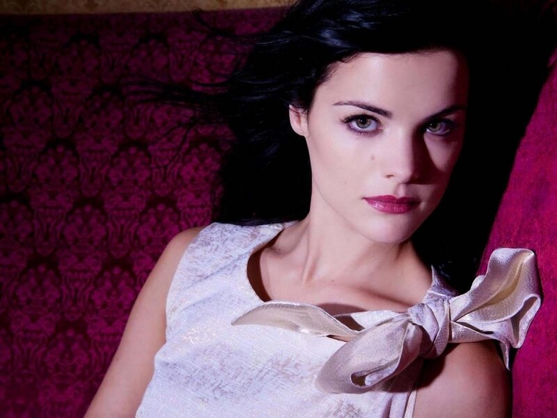 woman with dark hair and bow