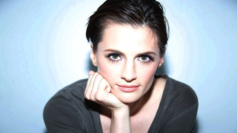 Woman with Dark Hair — Gray, Neutral