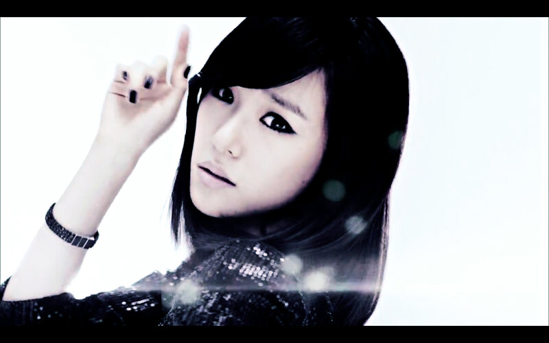 woman with dark hair pointing