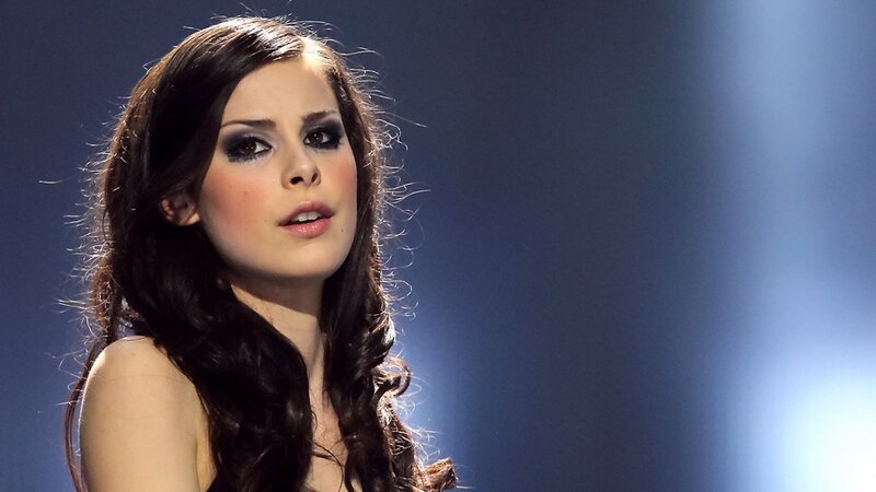 woman with dark makeup on stage