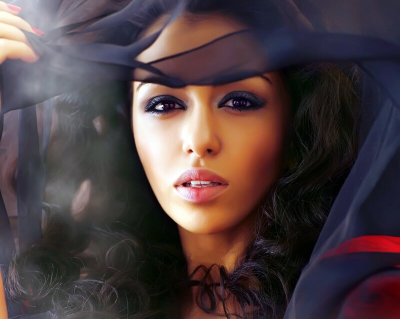 woman with dark veil
