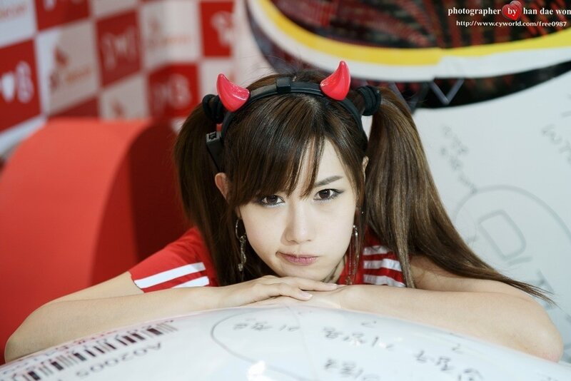 woman with devil horns at event