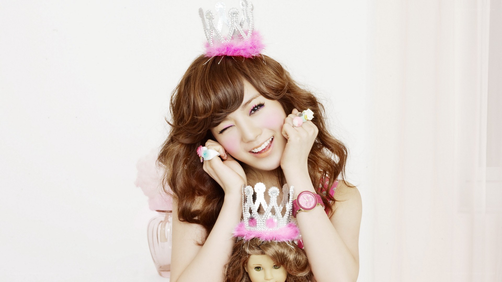 woman with doll and crown