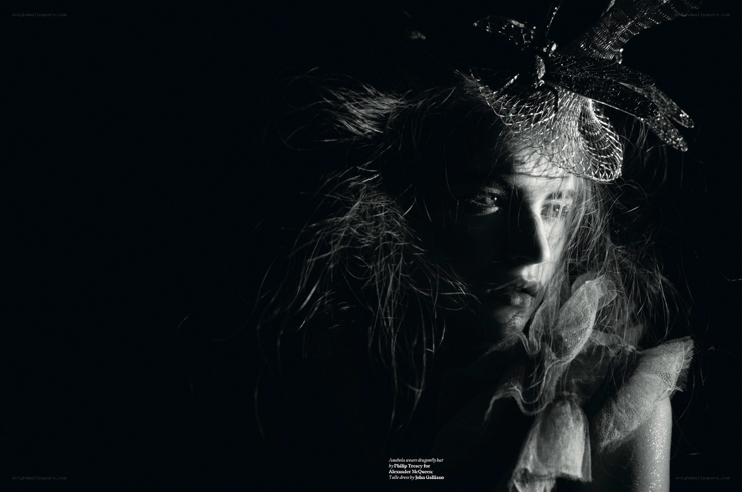 woman with dragonfly hat