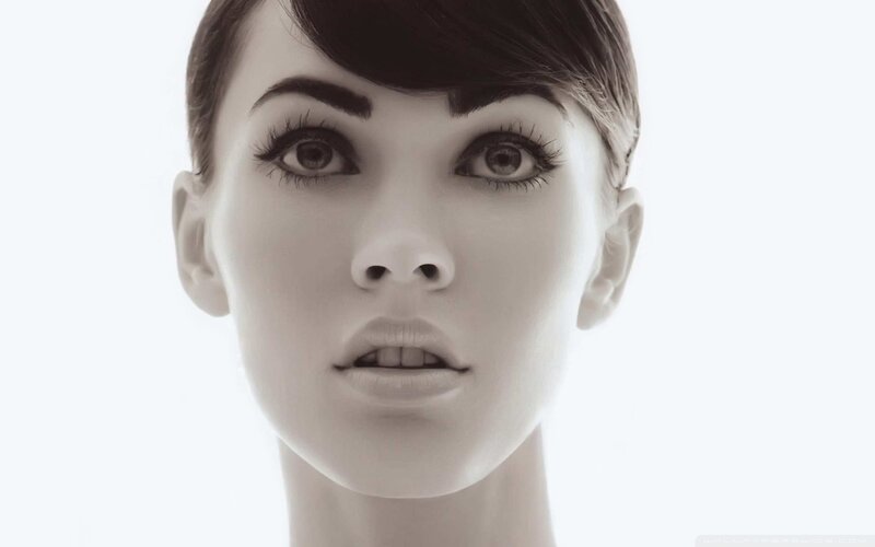 woman with dramatic makeup