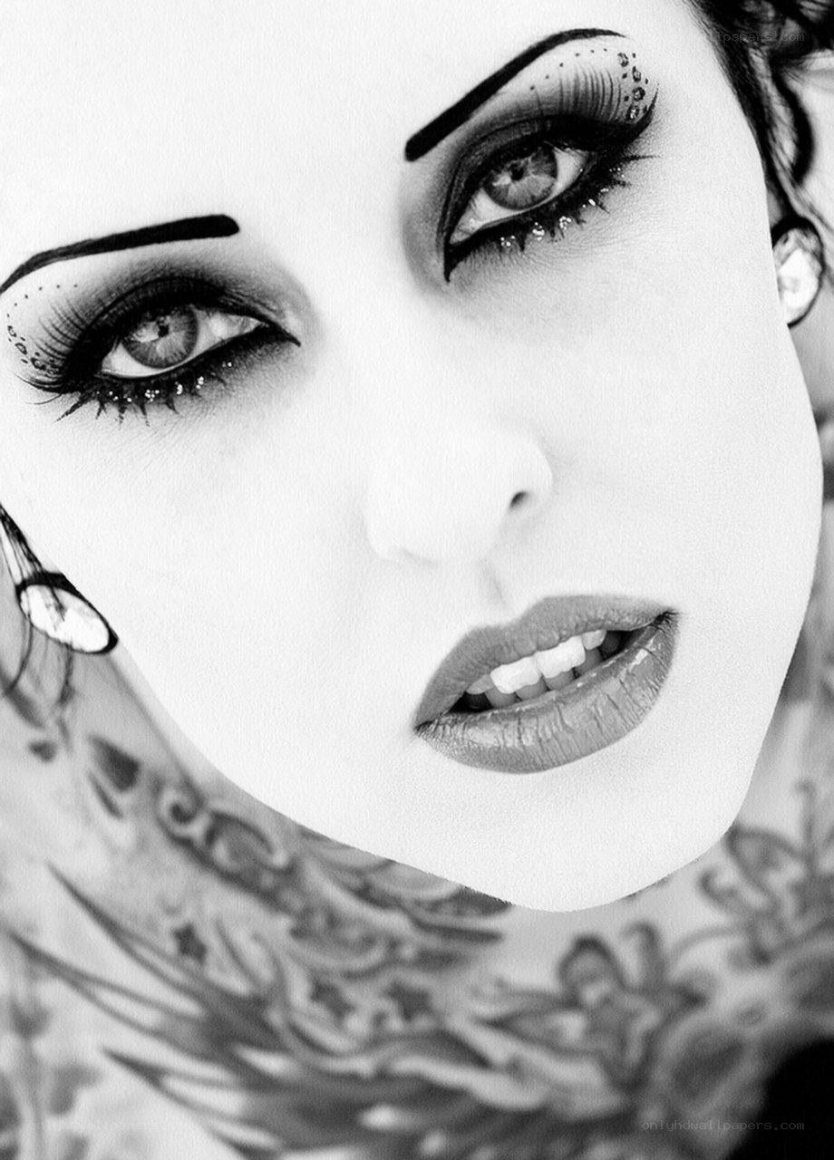 woman with dramatic makeup and tattoos