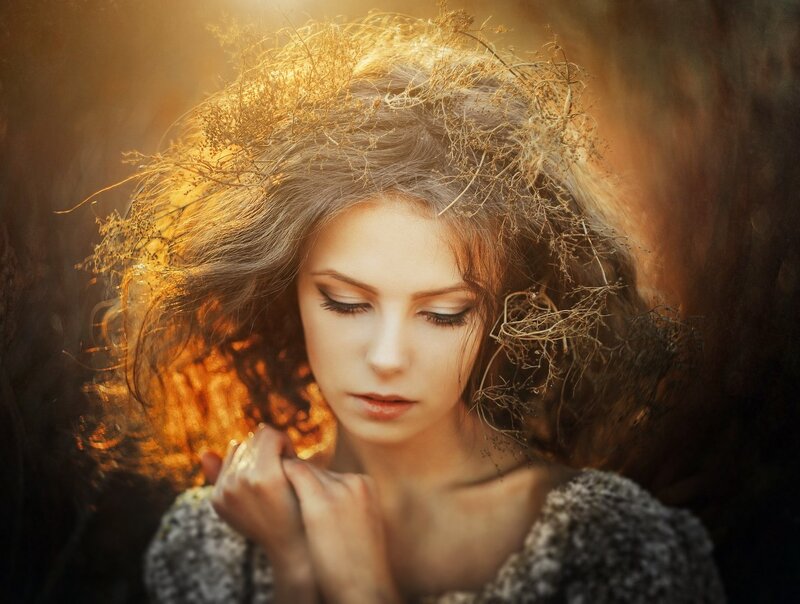Woman with Dried Plants — Gold