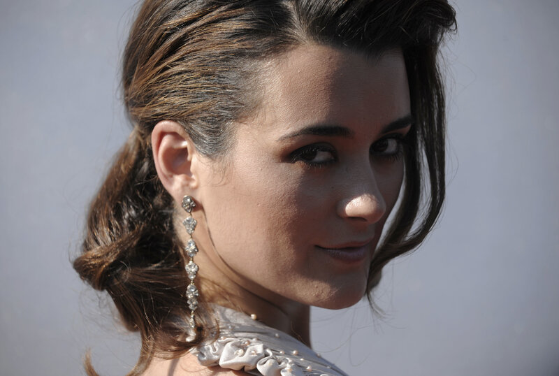 Woman with Earrings — Brown, Neutral, Afternoon