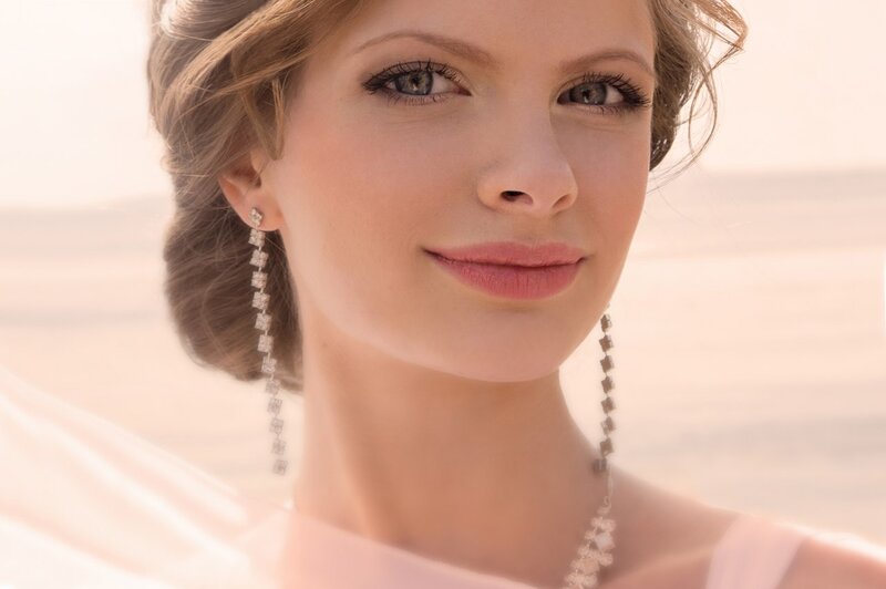 Woman with Earrings — Pink
