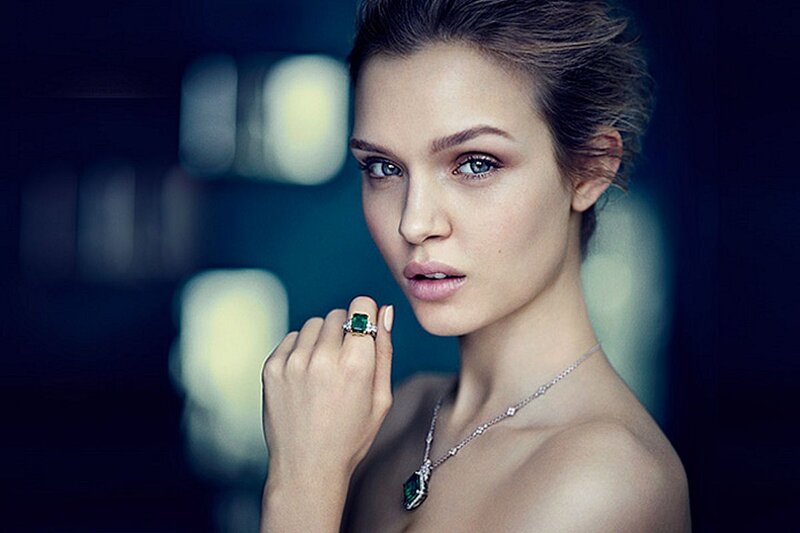 woman with emerald jewelry