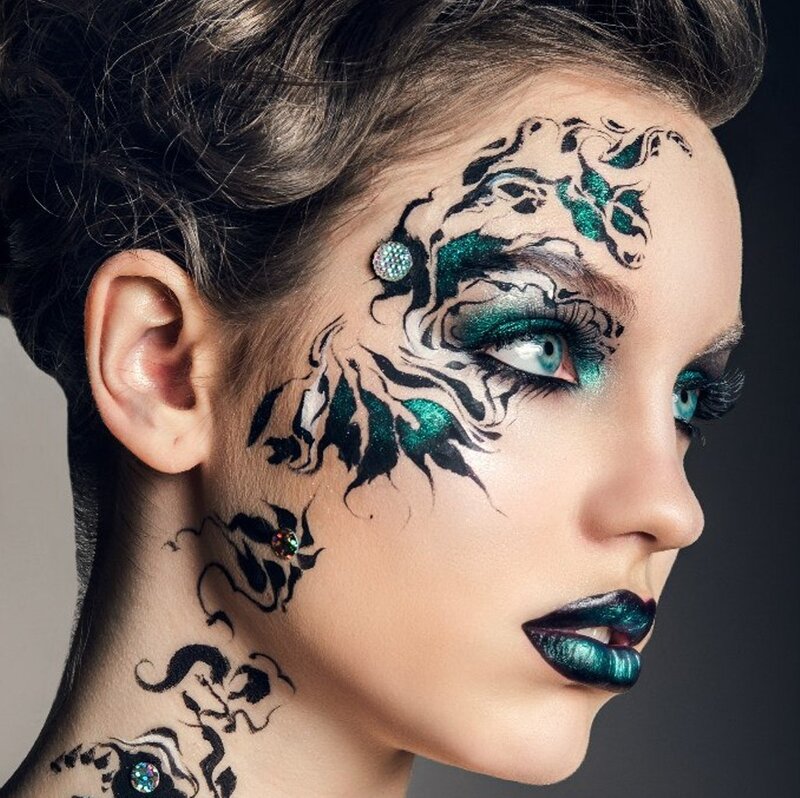 Woman with Face Paint — Green, Dramatic, Photograph, Makeup
