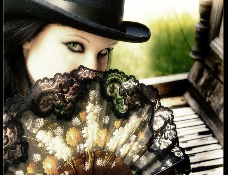 Woman with Fan and Hat — Black