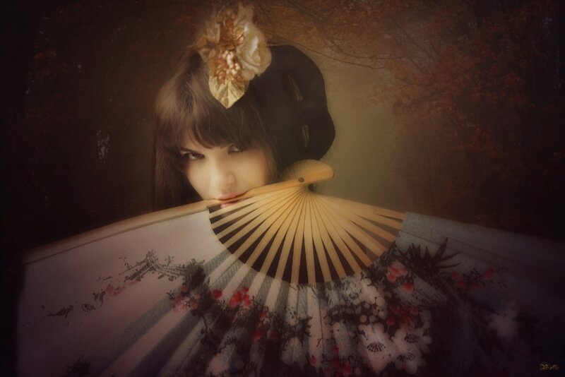 Woman with Fan — Brown