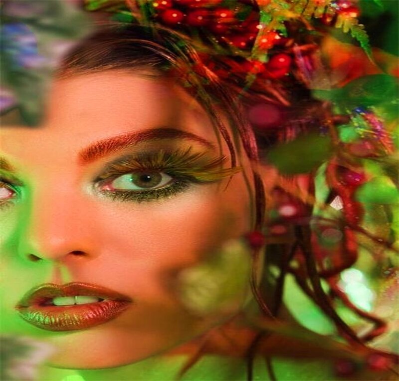 Woman with Floral Crown — Green