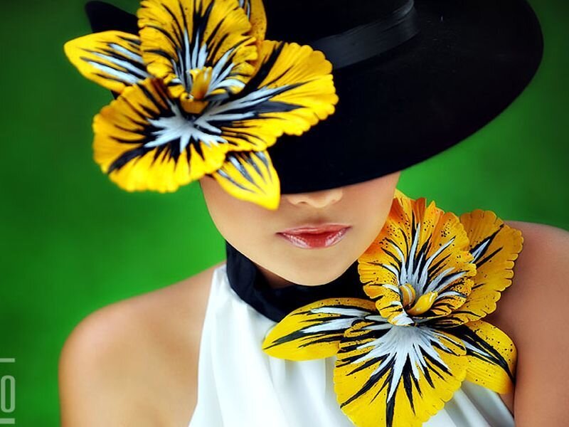 Woman with Floral Hat — Yellow