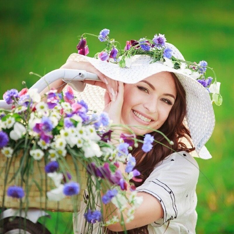 Woman with Flower Basket — Green