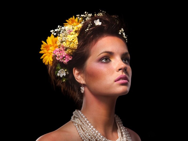Woman with Flower Crown — Black