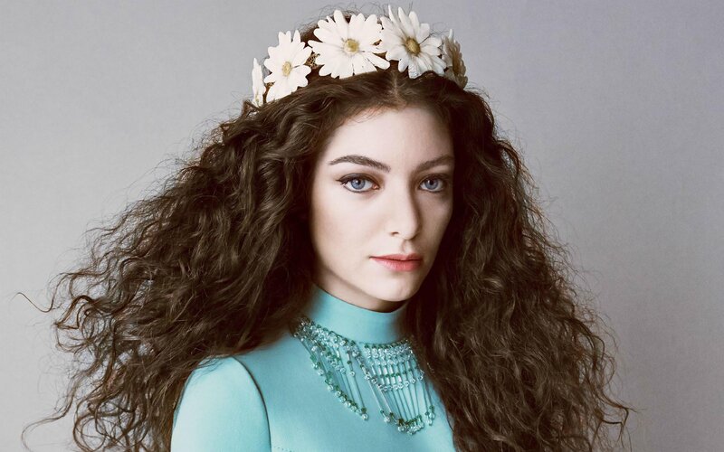 Woman with Flower Crown — Blue, Calm
