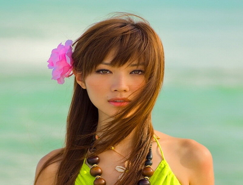 Woman with Flower in Hair — Green