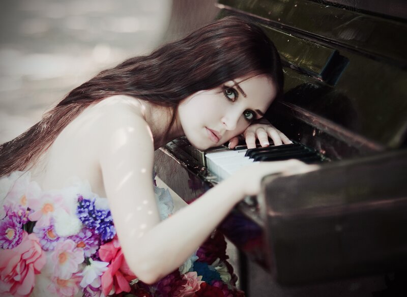 woman with flowers at piano