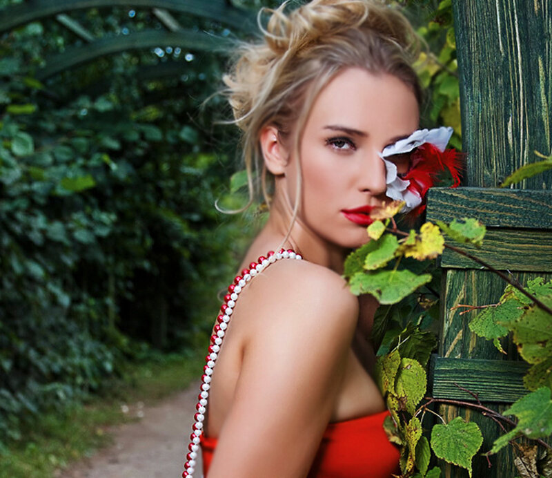 Woman with Flowers — Green, Dramatic