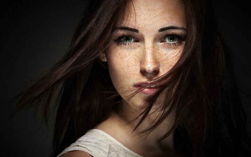woman with freckles and green eyes