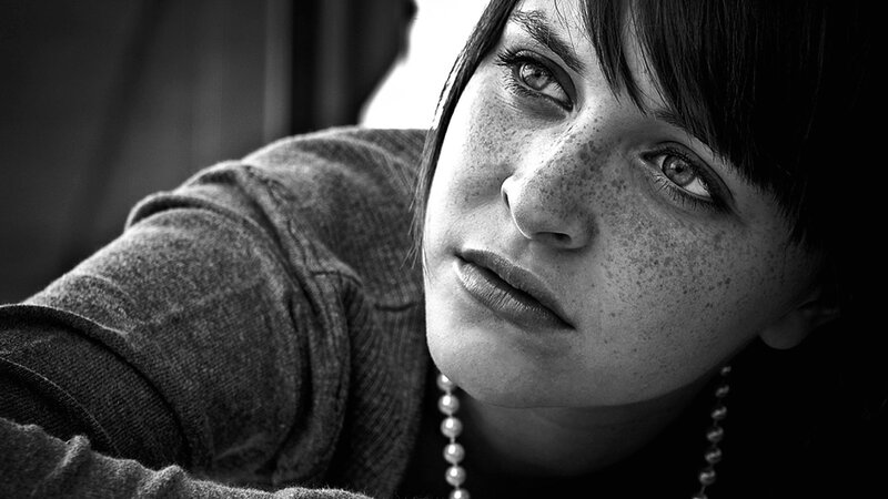 Woman with Freckles — Black