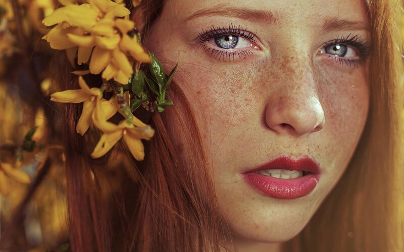 Woman with Freckles — Yellow