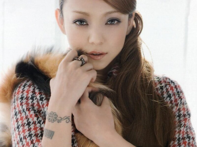woman with fur coat and tattoos