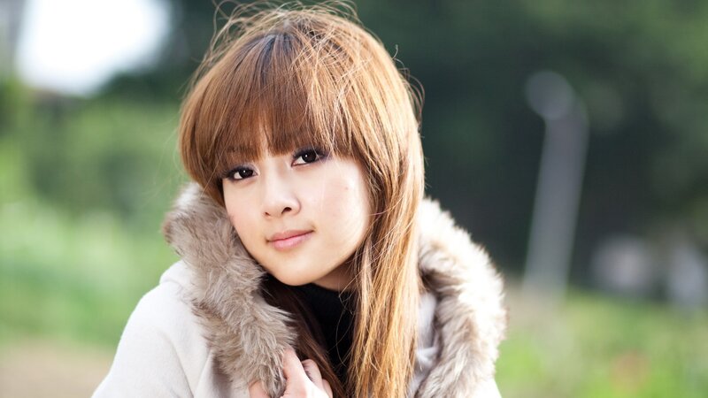 woman with fur coat outdoors