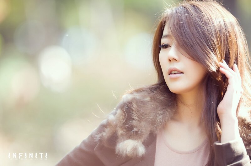 woman with fur coat outdoors