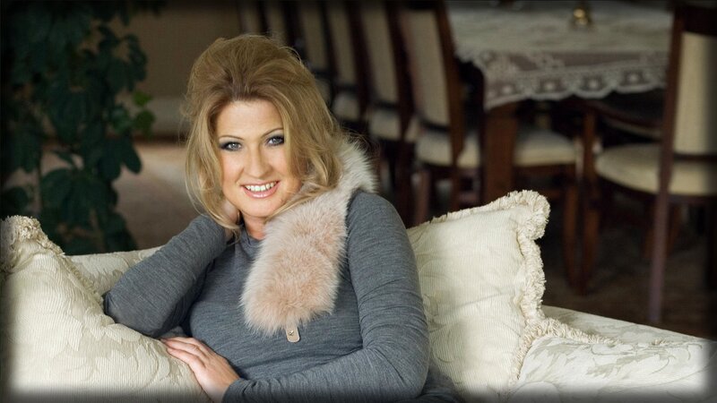 woman with fur collar smiling