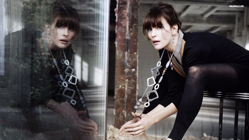 woman with geometric necklace
