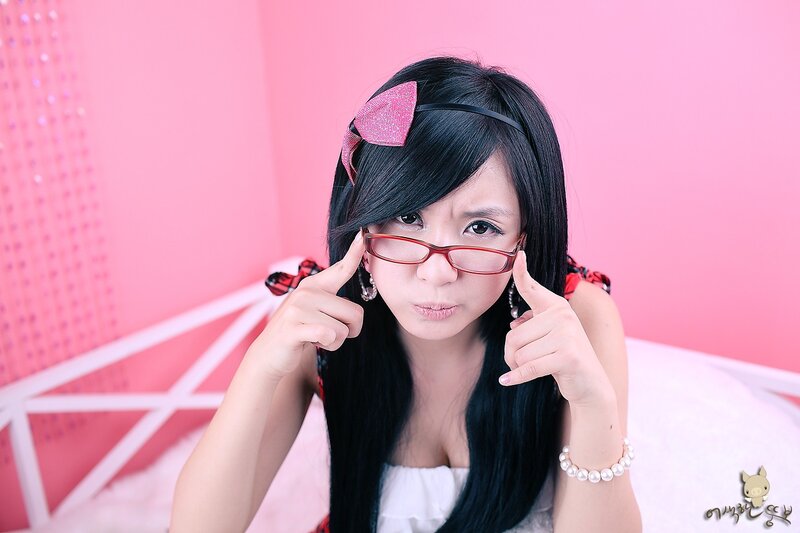 woman with glasses and pink bow