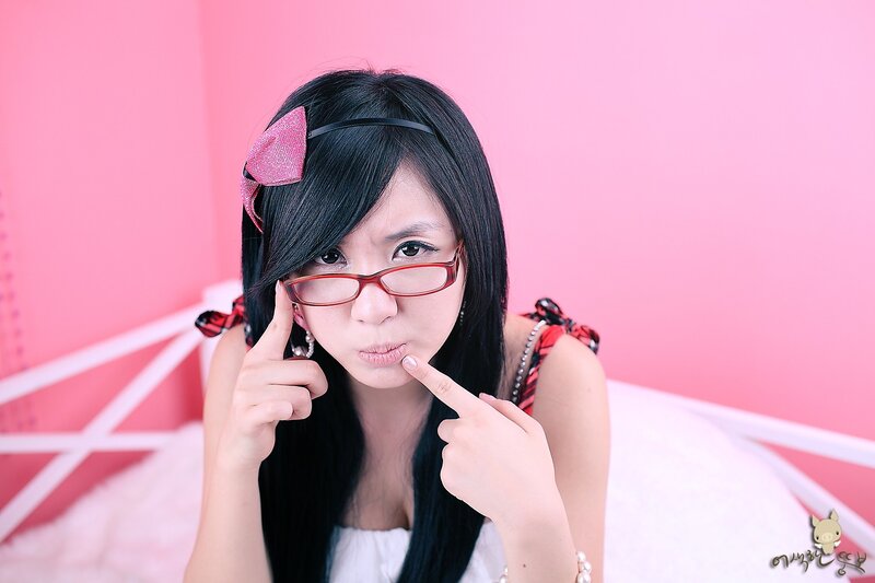 woman with glasses and pink bow