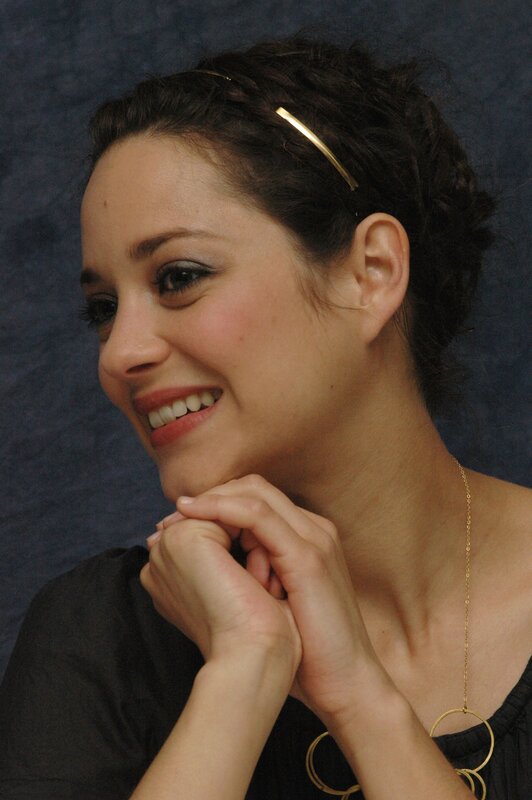 woman with gold hair accessory