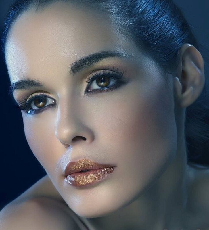 woman with gold makeup