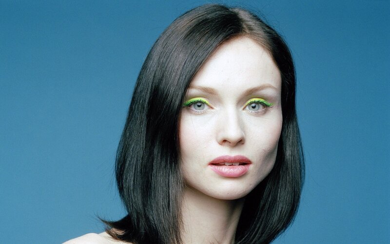 woman with green eyeliner