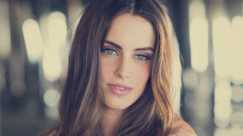 woman with green eyes