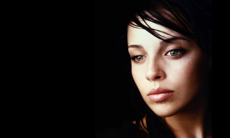 woman with green eyes