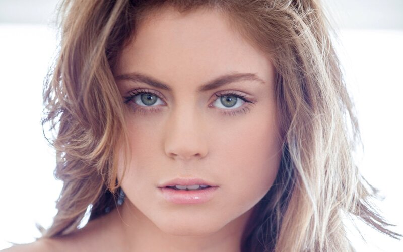 woman with green eyes