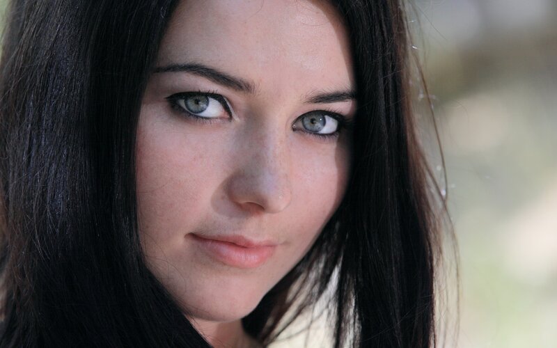 woman with green eyes