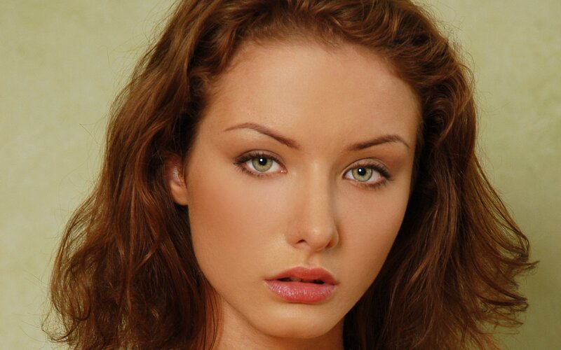 woman with green eyes