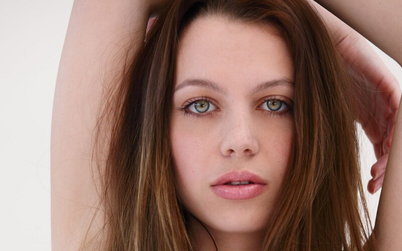 woman with green eyes