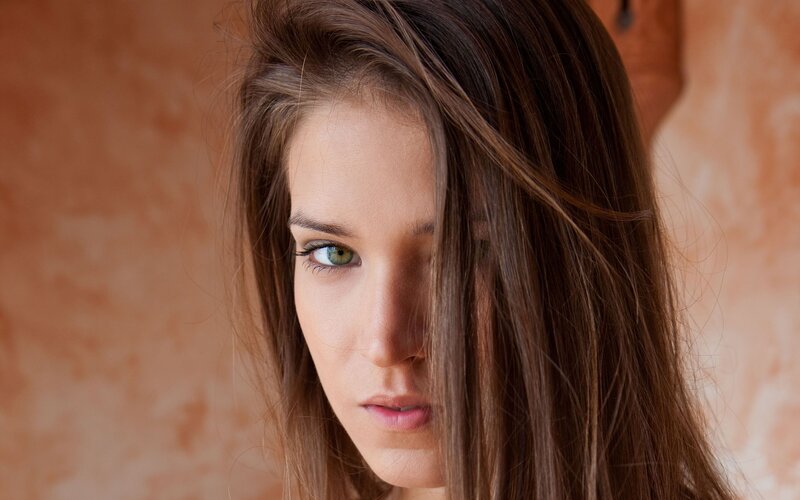 woman with green eyes