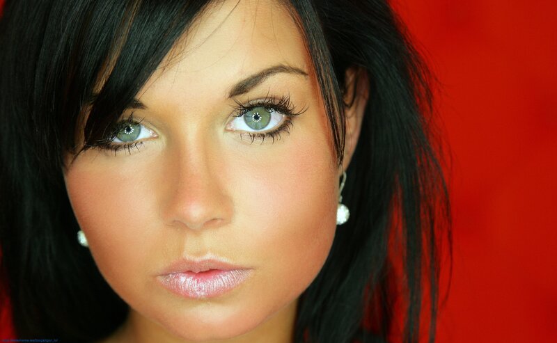 woman with green eyes