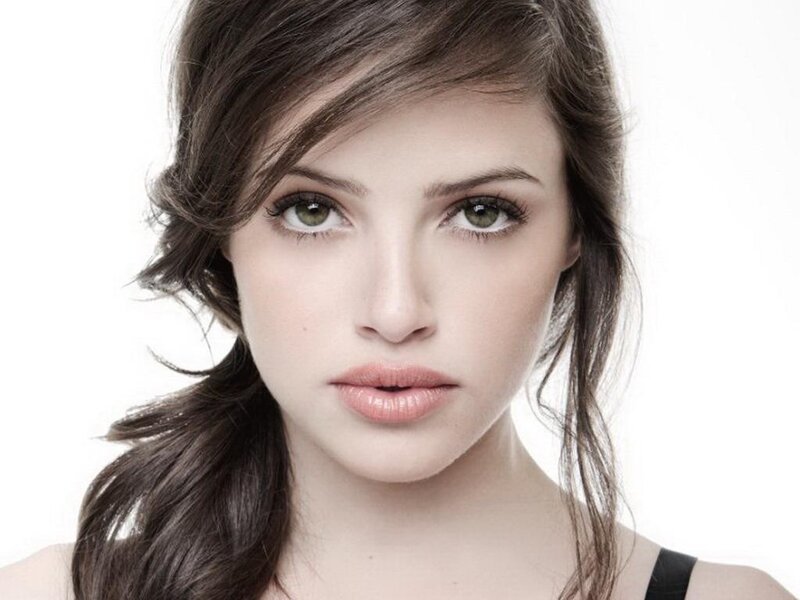 woman with green eyes